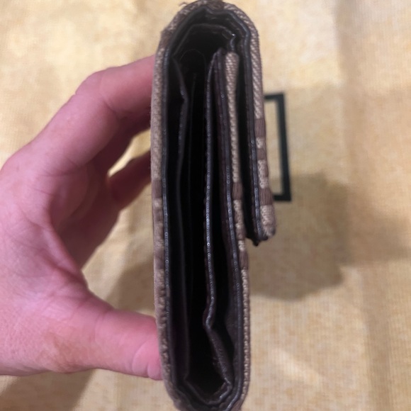 Fendi wallet w/fendi dust bag - Picture 2 of 16